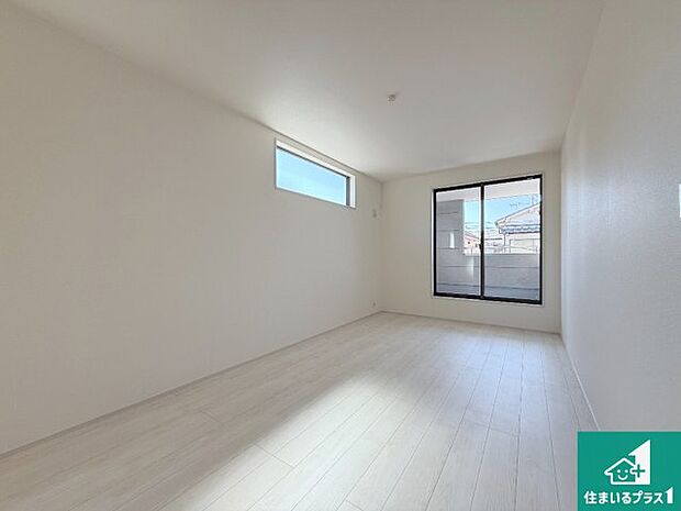 【洋室】シンプルな洋室は、自分好みのインテリアが楽しめます♪ご家族とインテリアや家具を選びに行くのは新築購入時の醍醐味の一つです。ぜひお楽しみください♪