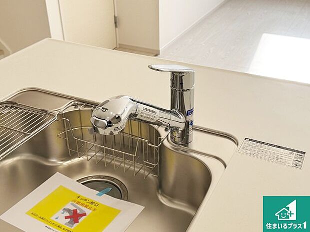 【キッチン水栓】浄水器を内蔵!炊飯時、お茶を作る時に安心してお水を使えます!お湯と冷水、浄水と原水、シャワーの切替えもワンタッチです!