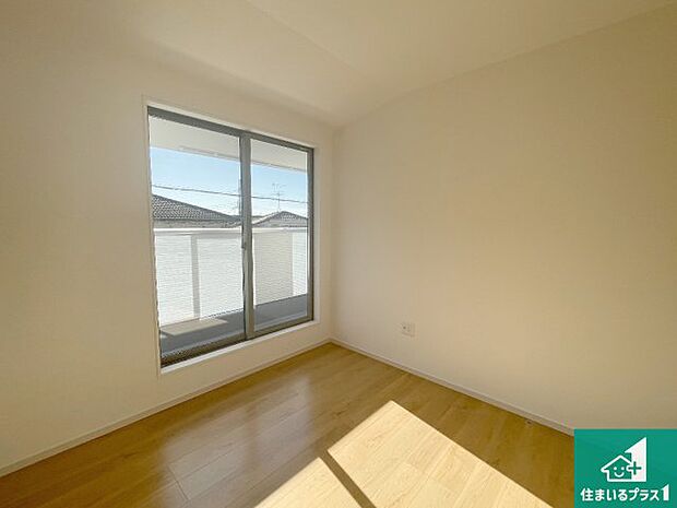 【洋室】シンプルな洋室は、自分好みのインテリアが楽しめます♪ご家族とインテリアや家具を選びに行くのは新築購入時の醍醐味の一つです。ぜひお楽しみください♪