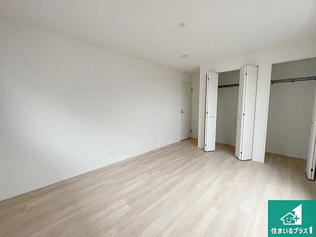 【洋室】シンプルな洋室は、自分好みのインテリアが楽しめます♪ご家族とインテリアや家具を選びに行くのは新築購入時の醍醐味の一つです。ぜひお楽しみください♪