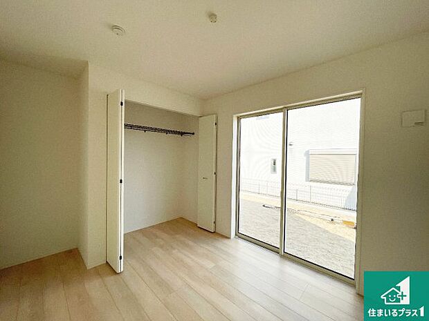 【洋室】シンプルな洋室は、自分好みのインテリアが楽しめます♪ご家族とインテリアや家具を選びに行くのは新築購入時の醍醐味の一つです。ぜひお楽しみください♪