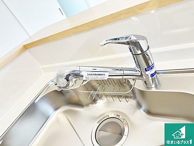 【キッチン水栓】浄水器を内蔵!炊飯時、お茶を作る時に安心してお水を使えます!お湯と冷水、浄水と原水、シャワーの切替えもワンタッチです!