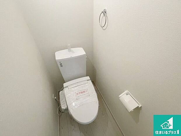 【トイレ】1・2階の2ヶ所にあるので、朝の忙しい時間の順番待ちもなく、深夜の利用にも大変便利です。