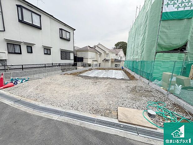 【外観】周辺は落ち着いた街並みの住宅地!子育てがしやすい住環境です!まだ未完成ですが、現地でしかわからない事もございます。是非一度ご覧ください。