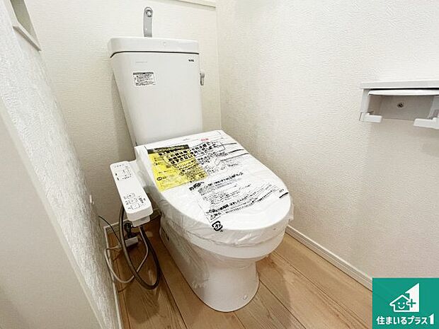 【トイレ】1・2階の2ヶ所にあるので、朝の忙しい時間の順番待ちもなく、深夜の利用にも大変便利です。