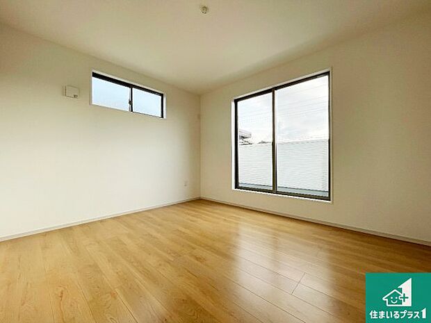 【洋室】シンプルな洋室は、自分好みのインテリアが楽しめます♪ご家族とインテリアや家具を選びに行くのは新築購入時の醍醐味の一つです。ぜひお楽しみください♪