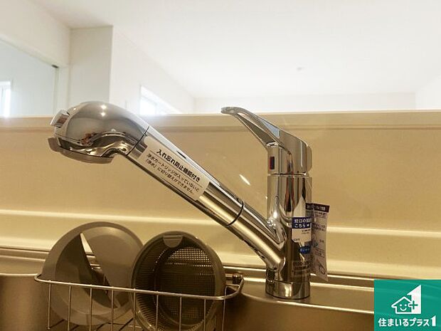 【キッチン水栓】浄水器を内蔵！炊飯時、お茶を作る時に安心してお水を使えます！お湯と冷水、浄水と原水、シャワーの切替えもワンタッチです！