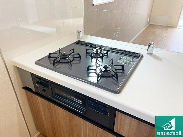 【コンロ】ダブル高火力Siセンサー付きコンロ!3口あるので、まとめて料理をする時も大活躍!