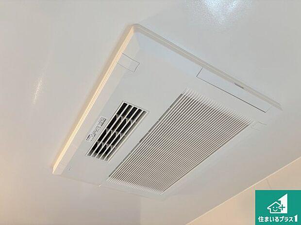 【浴室暖房乾燥機】四季を通して快適なバスライフをお手伝いする浴室暖房乾燥機!浴室の乾燥・暖房・涼風・換気はもちろん、24時間換気にも対応!