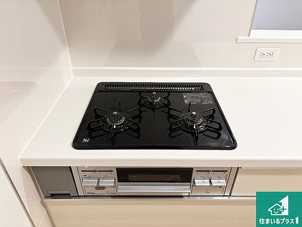 【コンロ】ダブル高火力Ｓｉセンサー付きコンロ！３口あるので、まとめて料理をする時も大活躍！