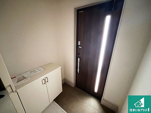 【玄関】シューズボックスにはたくさんの靴が収納できるので玄関周りはいつもスッキリ！ご家族が増えても安心！