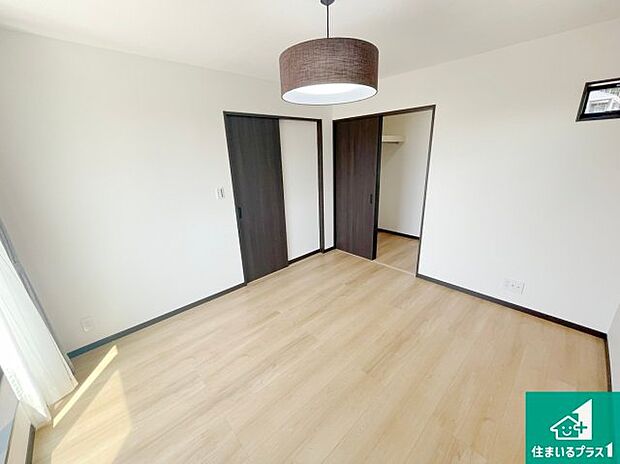 【洋室】シンプルな洋室は、自分好みのインテリアが楽しめます♪ご家族とインテリアや家具を選びに行くのは新築購入時の醍醐味の一つです。ぜひお楽しみください♪