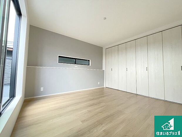 【洋室】シンプルな洋室は、自分好みのインテリアが楽しめます♪ご家族とインテリアや家具を選びに行くのは新築購入時の醍醐味の一つです。ぜひお楽しみください♪