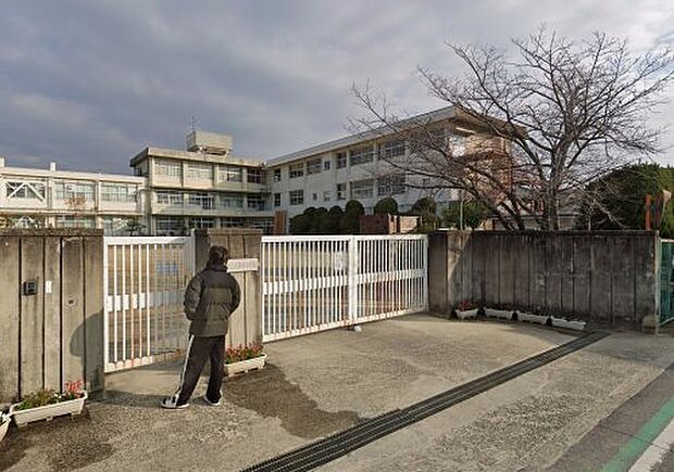 香芝市立志都美小学校