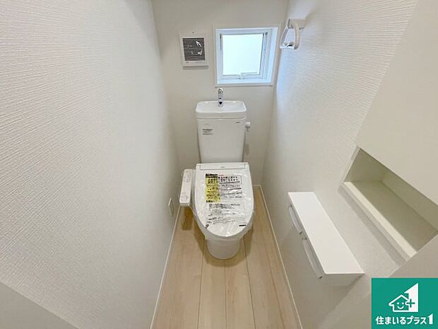 【トイレ】1・2階の2ヶ所にあるので、朝の忙しい時間の順番待ちもなく、深夜の利用にも大変便利です。