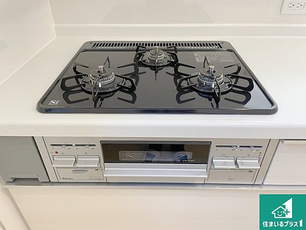 【コンロ】ダブル高火力Ｓｉセンサー付きコンロ！３口あるので、まとめて料理をする時も大活躍！