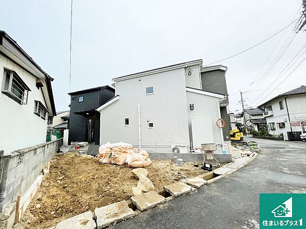 【外観】周辺は落ち着いた街並みの住宅地!子育てがしやすい住環境です!まだ未完成ですが、現地でしかわからない事もございます。是非一度ご覧ください。