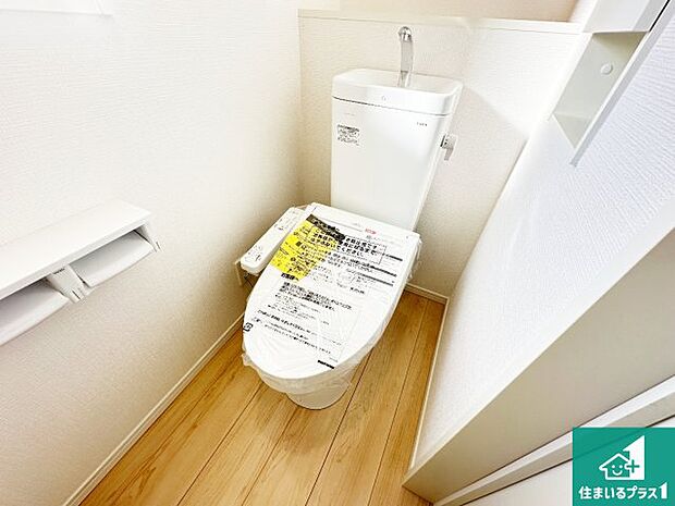 【トイレ】1・2階の2ヶ所にあるので、朝の忙しい時間の順番待ちもなく、深夜の利用にも大変便利です。