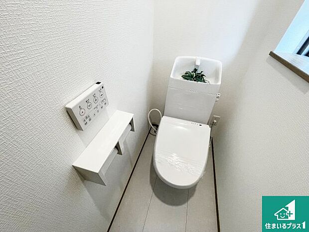 【トイレ】1・2階の2ヶ所にあるので、朝の忙しい時間の順番待ちもなく、深夜の利用にも大変便利です。