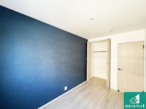 【洋室】シンプルな洋室は、自分好みのインテリアが楽しめます♪ご家族とインテリアや家具を選びに行くのは新築購入時の醍醐味の一つです。ぜひお楽しみください♪