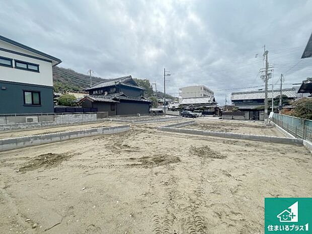 【外観】周辺は落ち着いた街並みの住宅地!子育てがしやすい住環境です!まだ未完成ですが、現地でしかわからない事もございます。是非一度ご覧ください。