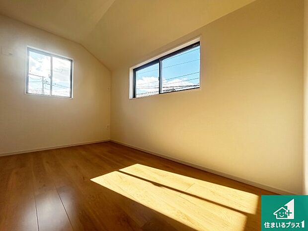 【洋室】シンプルな洋室は、自分好みのインテリアが楽しめます♪ご家族とインテリアや家具を選びに行くのは新築購入時の醍醐味の一つです。ぜひお楽しみください♪