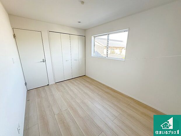 【洋室】シンプルな洋室は、自分好みのインテリアが楽しめます♪ご家族とインテリアや家具を選びに行くのは新築購入時の醍醐味の一つです。ぜひお楽しみください♪