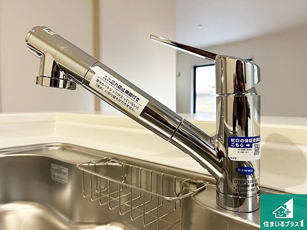 【キッチン水栓】浄水器を内蔵!炊飯時、お茶を作る時に安心してお水を使えます!お湯と冷水、浄水と原水、シャワーの切替えもワンタッチです!