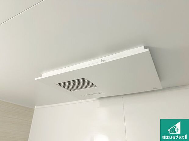 【浴室暖房乾燥機】四季を通して快適なバスライフをお手伝いする浴室暖房乾燥機！浴室の乾燥・暖房・涼風・換気はもちろん、２４時間換気にも対応！ 