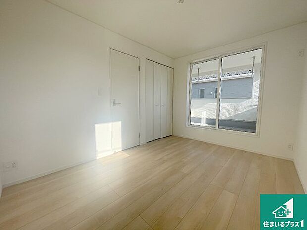 【洋室】シンプルな洋室は、自分好みのインテリアが楽しめます♪ご家族とインテリアや家具を選びに行くのは新築購入時の醍醐味の一つです。ぜひお楽しみください♪