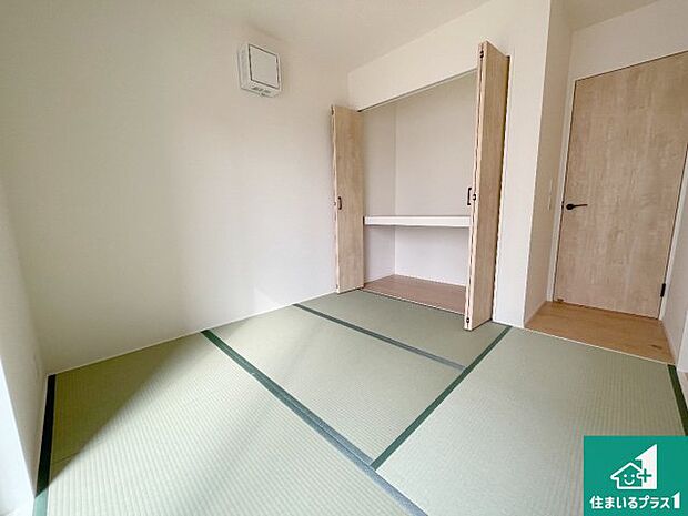 【和室】一室あると便利な和室は客間としてだけでなく、小さなお子様のプレイルームや食後のくつろぎスペースとしてもご利用いただけます。収納もついていますので大活躍間違いなし！