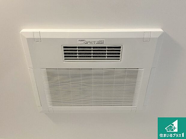 【浴室暖房乾燥機】四季を通して快適なバスライフをお手伝いする浴室暖房乾燥機!浴室の乾燥・暖房・涼風・換気はもちろん、24時間換気にも対応!