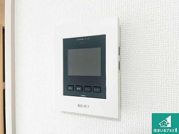 【カラーモニターインターホン】声だけでなく来訪者の姿や顔がモニターで確認できるので、小さなお子様がいらっしゃるご家庭でも安心できます！