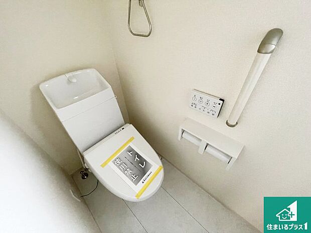 【トイレ】1・2階の2ヶ所にあるので、朝の忙しい時間の順番待ちもなく、深夜の利用にも大変便利です。