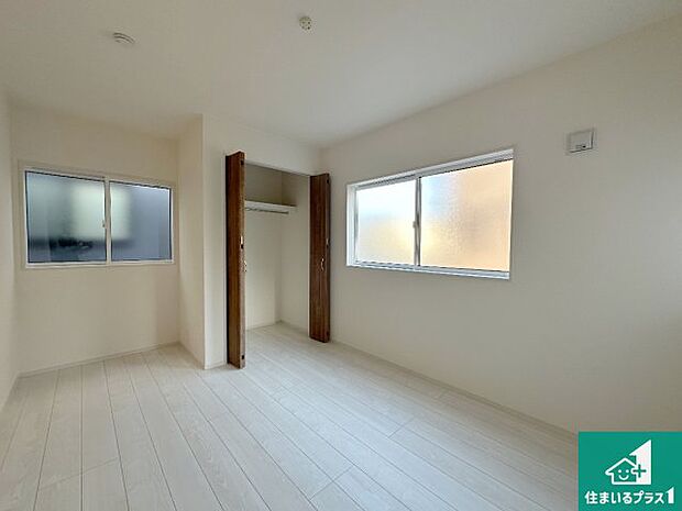 【洋室】収納スペースが充実しているので子供の成長に合わせてたくさん収納ができます！家族構成に合わせた様々な活用ができる収納！