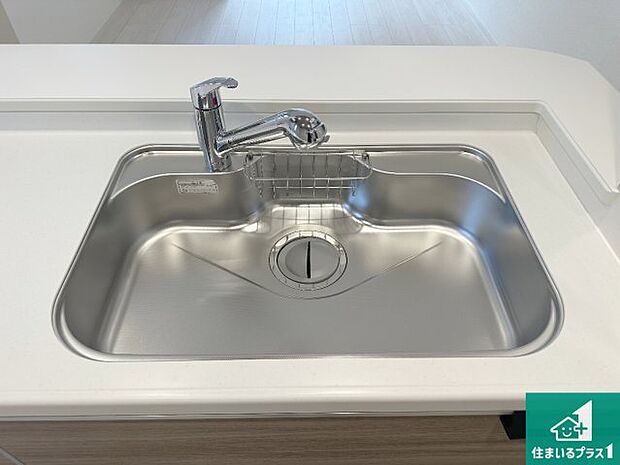 【キッチン水栓】浄水器を内蔵！炊飯時、お茶を作る時に安心してお水を使えます！お湯と冷水、浄水と原水、シャワーの切替えもワンタッチです！