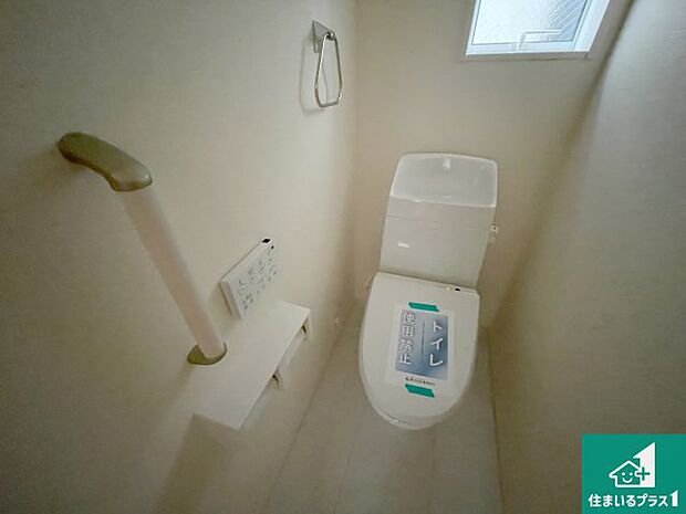 【トイレ】1・2階の2ヶ所にあるので、朝の忙しい時間の順番待ちもなく、深夜の利用にも大変便利です。