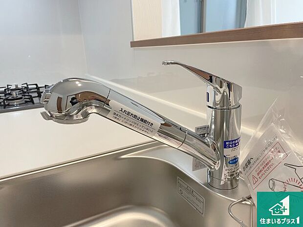 【キッチン水栓】浄水器を内蔵！炊飯時、お茶を作る時に安心してお水を使えます！お湯と冷水、浄水と原水、シャワーの切替えもワンタッチです！