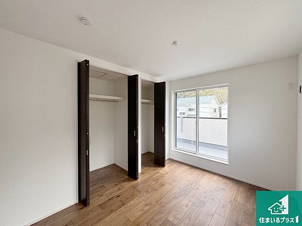 【洋室】シンプルな洋室は、自分好みのインテリアが楽しめます♪ご家族とインテリアや家具を選びに行くのは新築購入時の醍醐味の一つです。ぜひお楽しみください♪