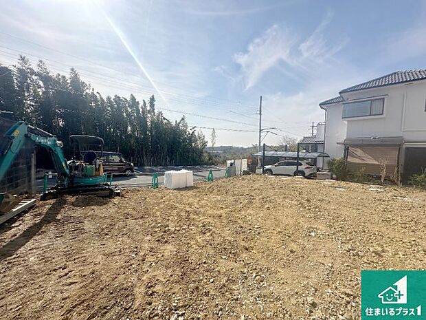 【外観】周辺は落ち着いた街並みの住宅地！子育てがしやすい住環境です！まだ未完成ですが、現地でしかわからない事もございます。是非一度ご覧ください。
