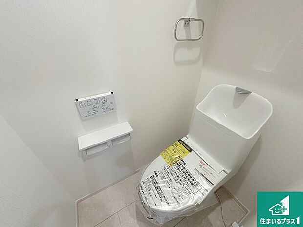 【トイレ】1・2階の2ヶ所にあるので、朝の忙しい時間の順番待ちもなく、深夜の利用にも大変便利です。