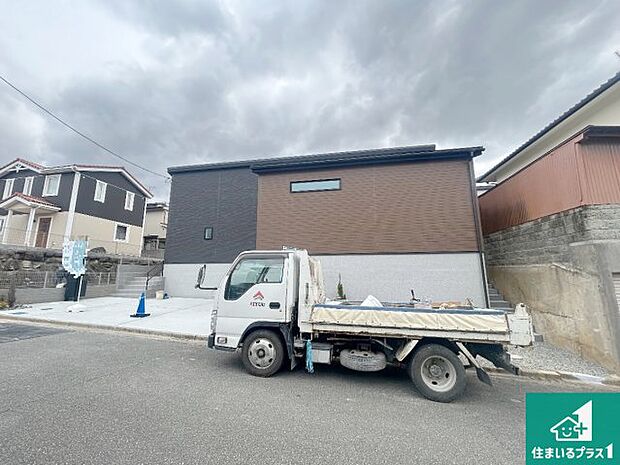 【外観】安心の10年保証!外観を美しく保ち、雨水で汚れを落とします!気になることがありましたら、お気軽にお問い合わせください!