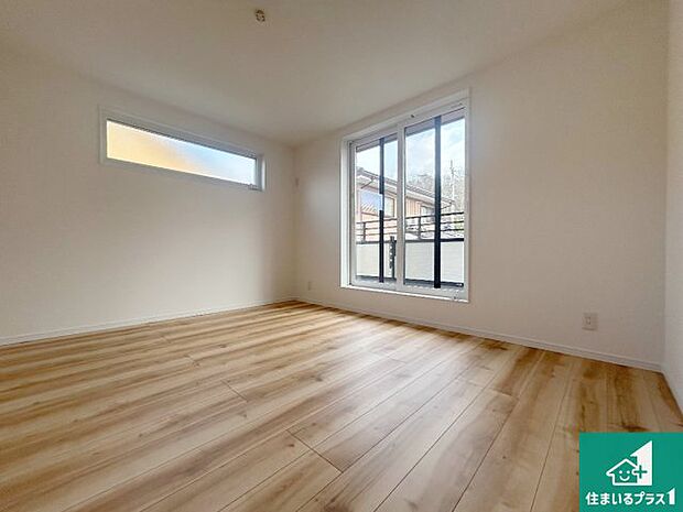 【洋室】シンプルな洋室は、自分好みのインテリアが楽しめます♪ご家族とインテリアや家具を選びに行くのは新築購入時の醍醐味の一つです。ぜひお楽しみください♪