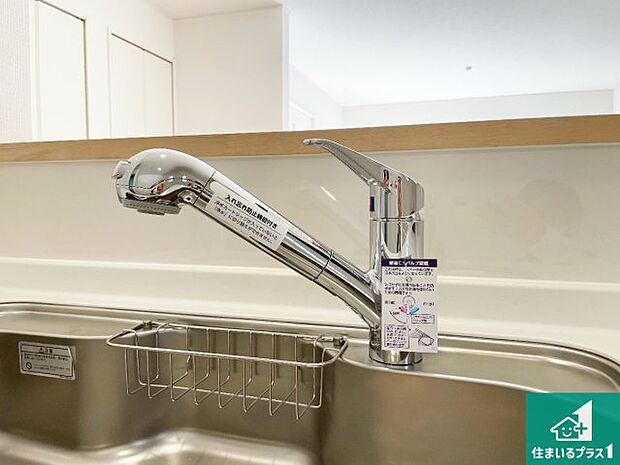 【キッチン水栓】浄水器を内蔵！炊飯時、お茶を作る時に安心してお水を使えます！お湯と冷水、浄水と原水、シャワーの切替えもワンタッチです！