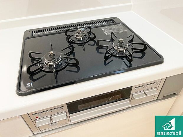 【コンロ】ダブル高火力Ｓｉセンサー付きコンロ！３口あるので、まとめて料理をする時も大活躍！