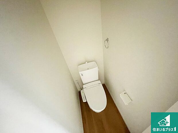 【トイレ】1・2階の2ヶ所にあるので、朝の忙しい時間の順番待ちもなく、深夜の利用にも大変便利です。