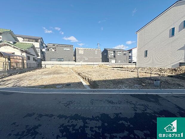 【外観】周辺は落ち着いた街並みの住宅地!子育てがしやすい住環境です!まだ未完成ですが、現地でしかわからない事もございます。是非一度ご覧ください。