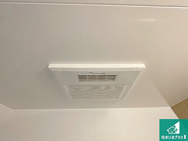 【浴室暖房乾燥機】四季を通して快適なバスライフをお手伝いする浴室暖房乾燥機!浴室の乾燥・暖房・涼風・換気はもちろん、24時間換気にも対応!