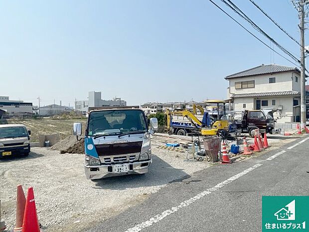【外観】周辺は落ち着いた街並みの住宅地！子育てがしやすい住環境です！まだ未完成ですが、現地でしかわからない事もございます。是非一度ご覧ください。