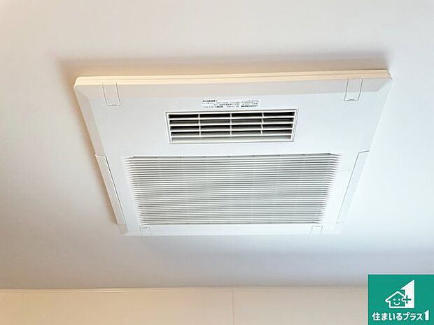 【浴室暖房乾燥機】四季を通して快適なバスライフをお手伝いする浴室暖房乾燥機!浴室の乾燥・暖房・涼風・換気はもちろん、24時間換気にも対応!